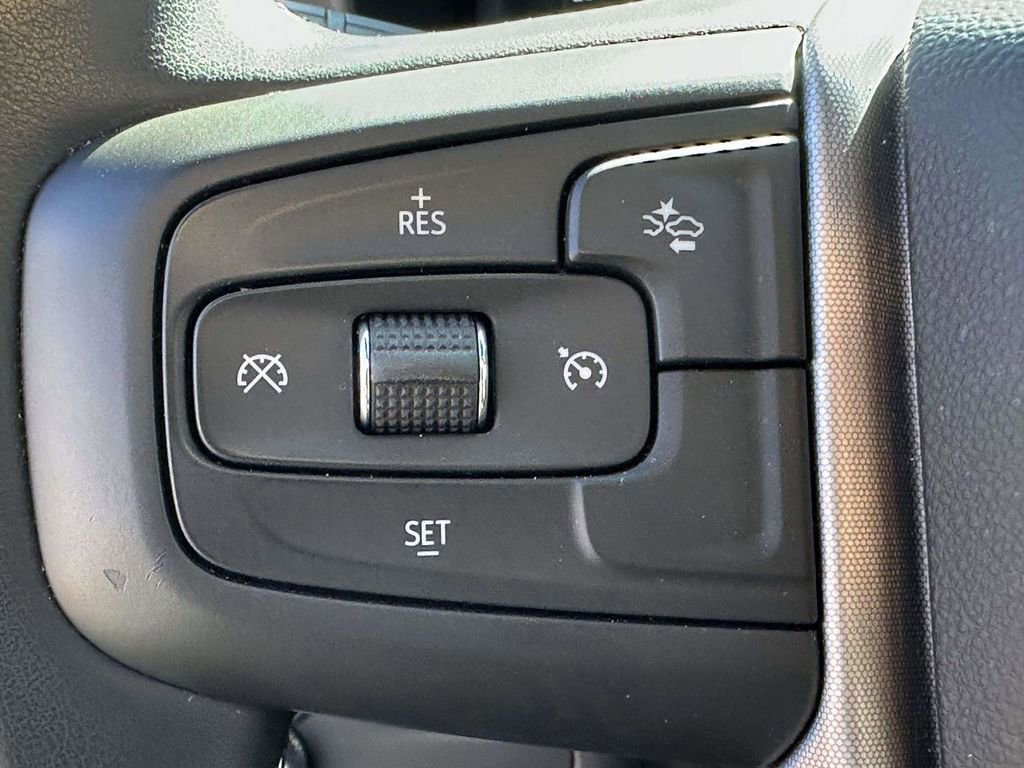 Used 2024 GMC Yukon SLT image 31