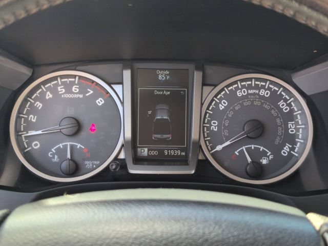 Used 2018 Toyota Tacoma SR5 RWD image 13