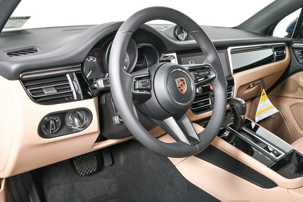 Certified 2026 Porsche Macan image 4