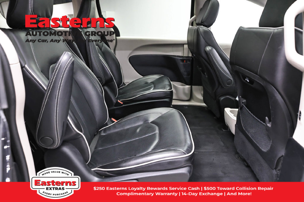 Used 2023 Chrysler Pacifica Limited FWD image 25