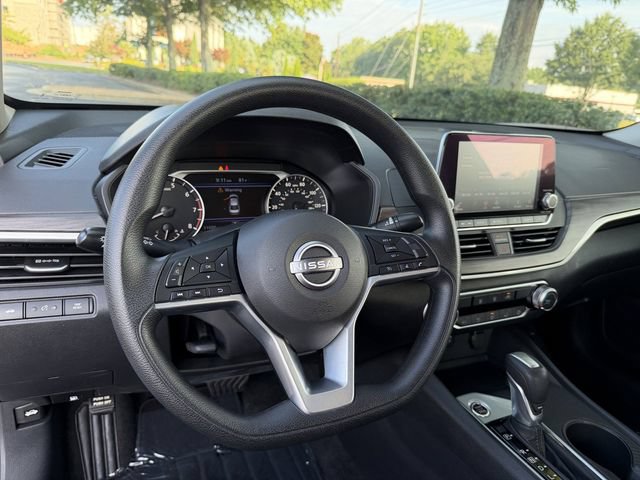 Used 2025 Nissan Altima 2.5 SV FWD image 14