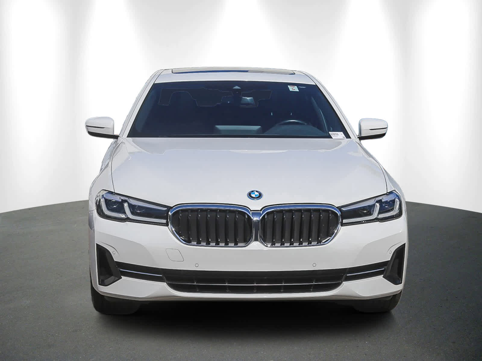 Used 2023 BMW 530e w/ Convenience Package image 2