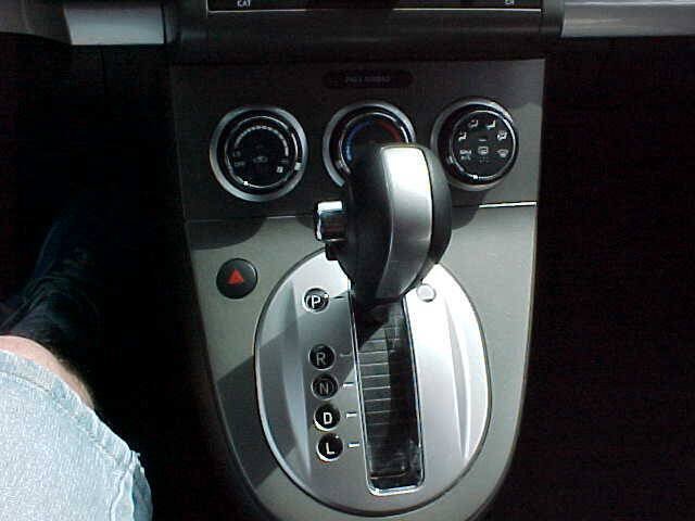 Used 2010 Nissan Sentra 2.0 SR FWD image 23