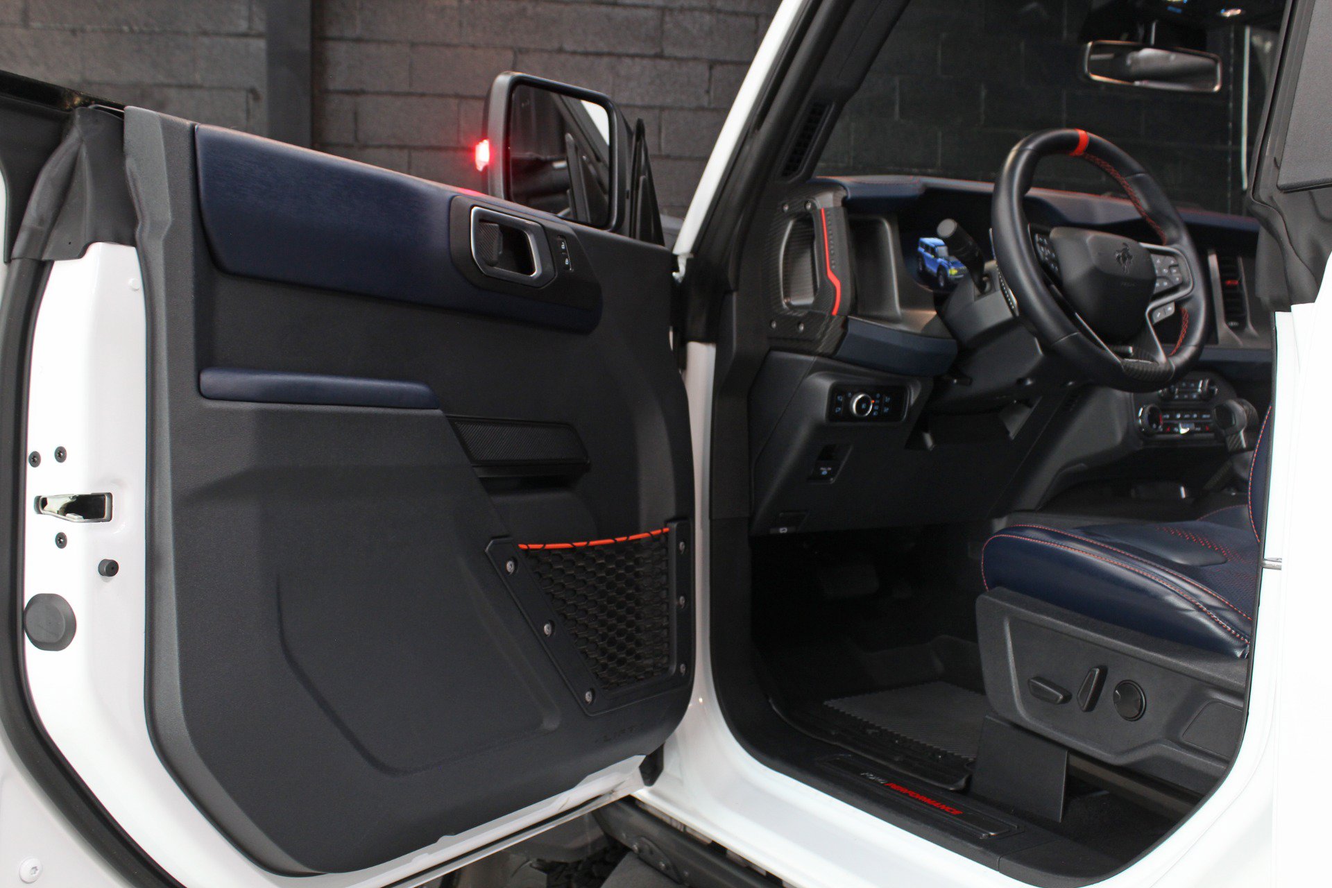 Used 2024 Ford Bronco Raptor w/ Interior Carbon Fiber Pack 6 AWD/4WD image 30