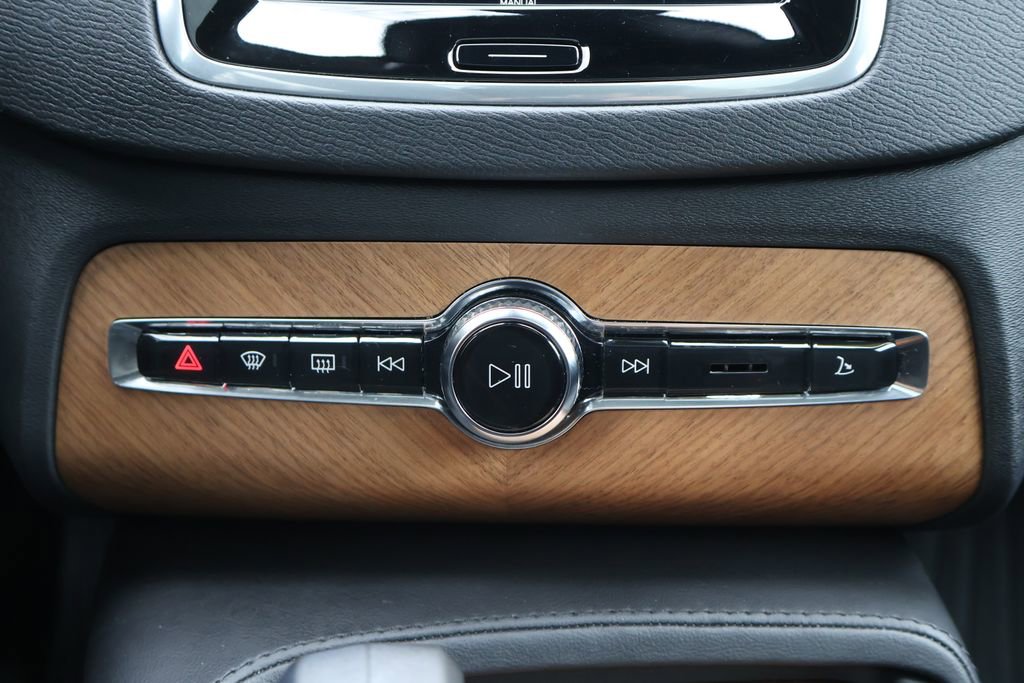 Used 2024 Volvo XC90 B6 Plus w/ Protection Package Premier image 19