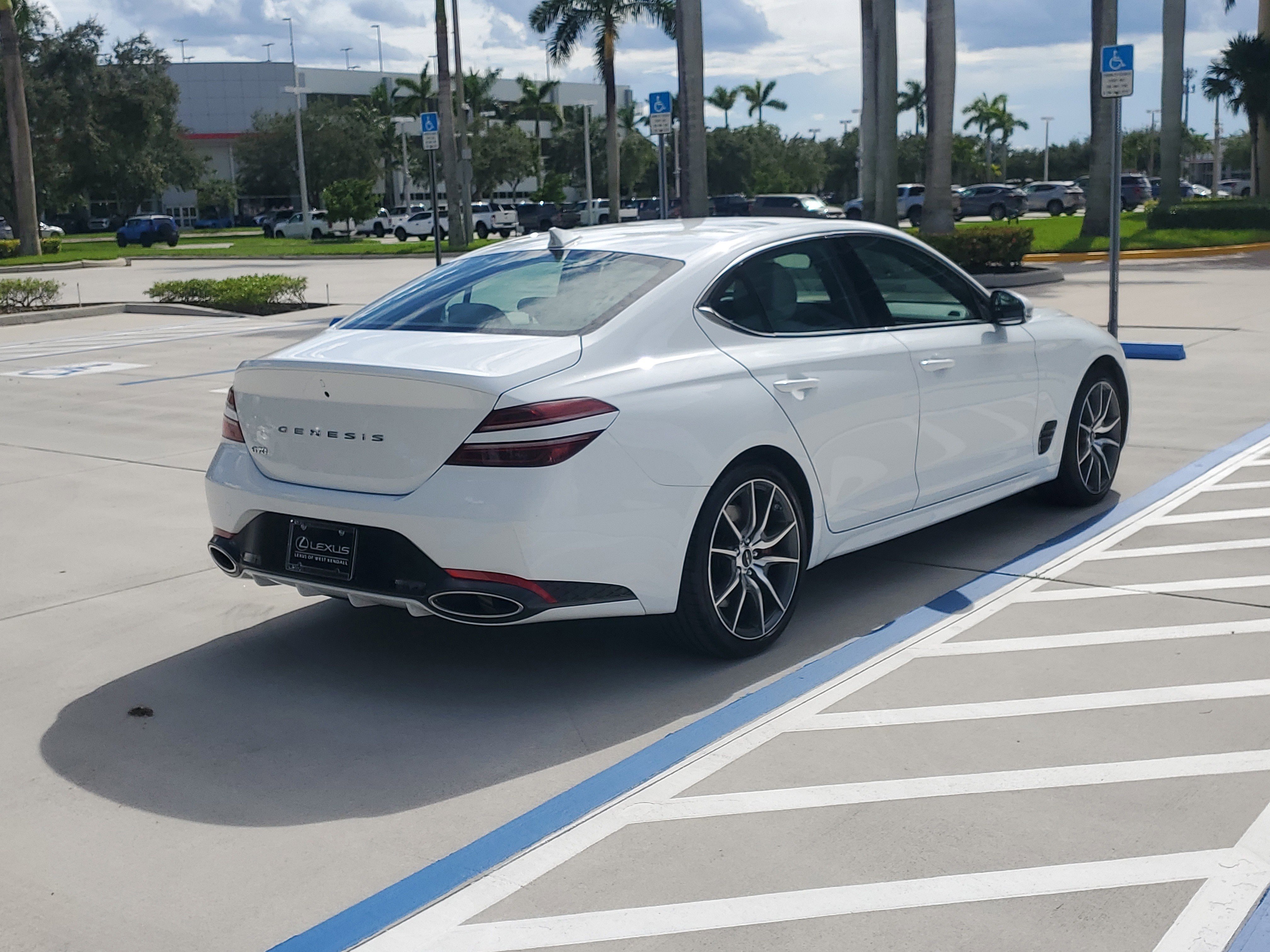 Used 2025 Genesis G70 2.5T image 11