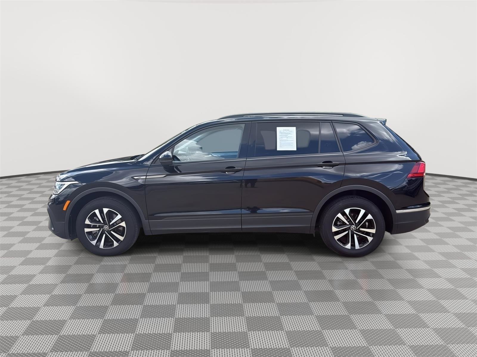 Used 2024 Volkswagen Tiguan S image 2