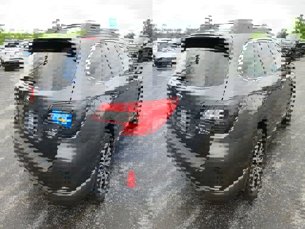 Used 2017 Subaru Outback 2.5i Limited AWD/4WD image 5