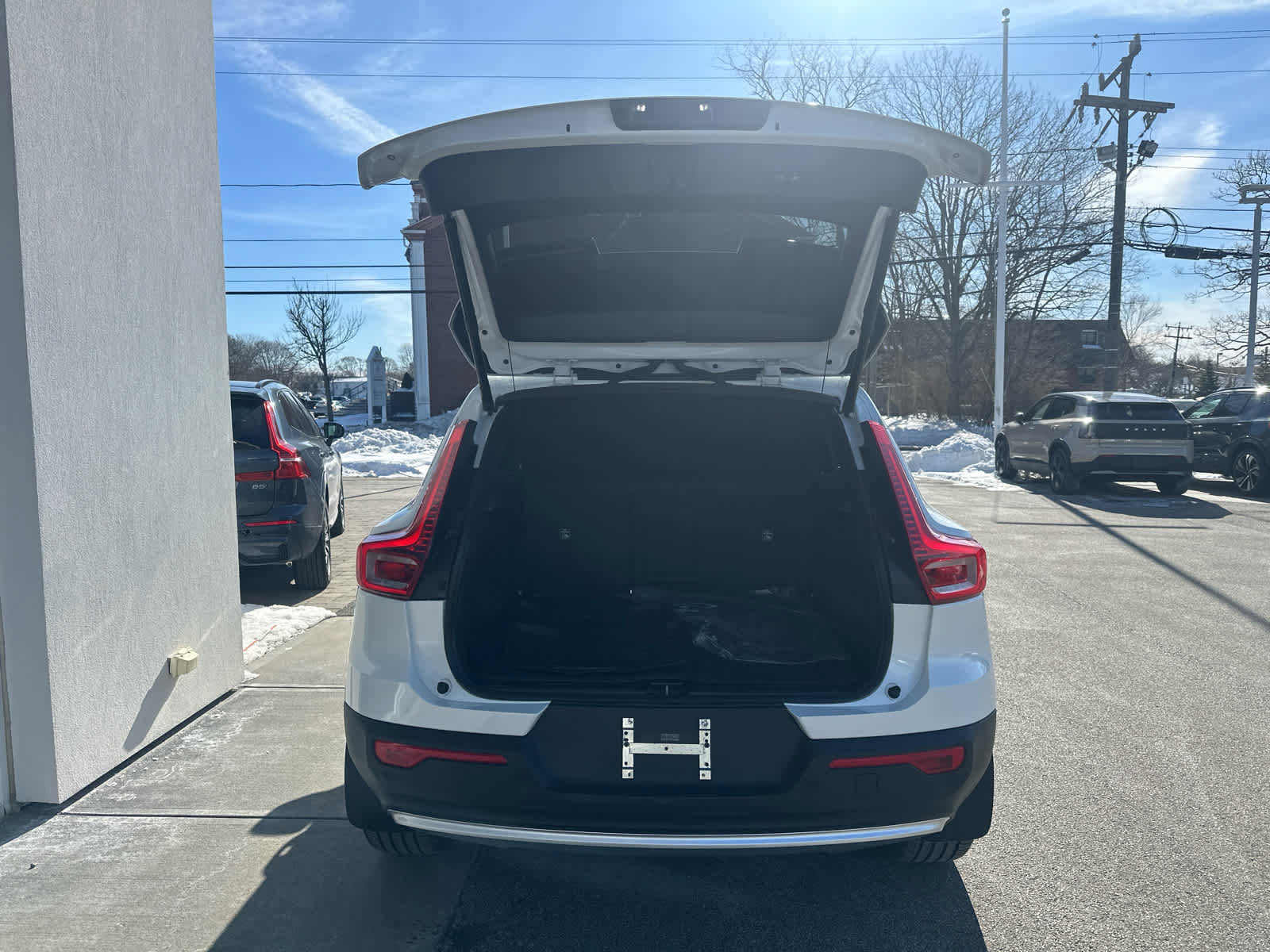 Certified 2023 Volvo XC40 B5 Core w/ Convenience Package image 13