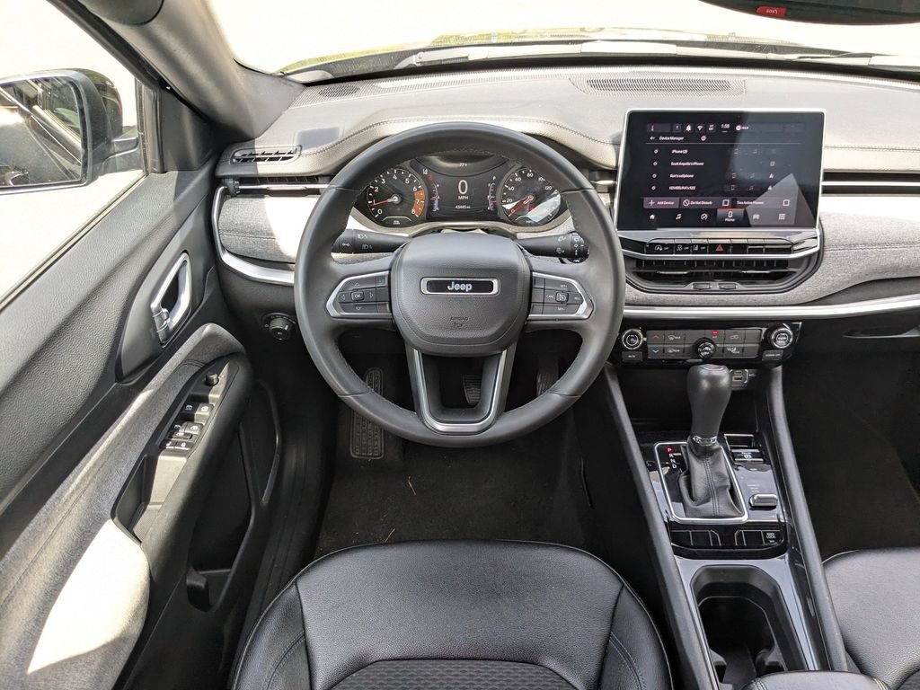 Used 2024 Jeep Compass Latitude AWD/4WD image 16