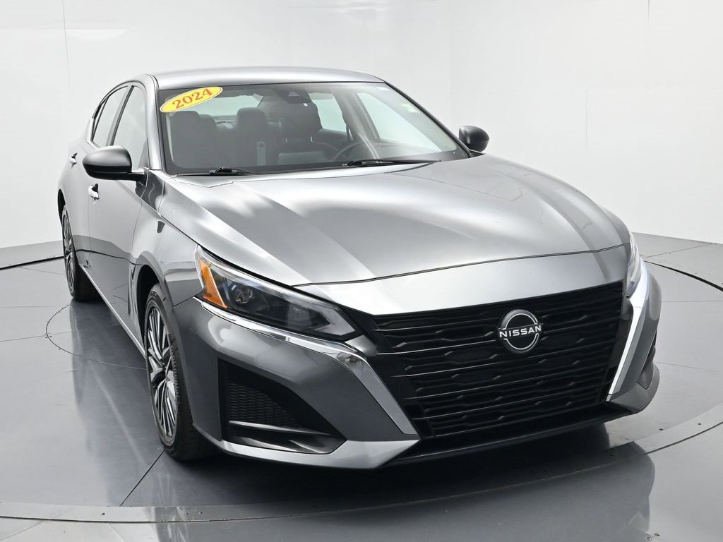 Used 2024 Nissan Altima 2.5 SV image 2