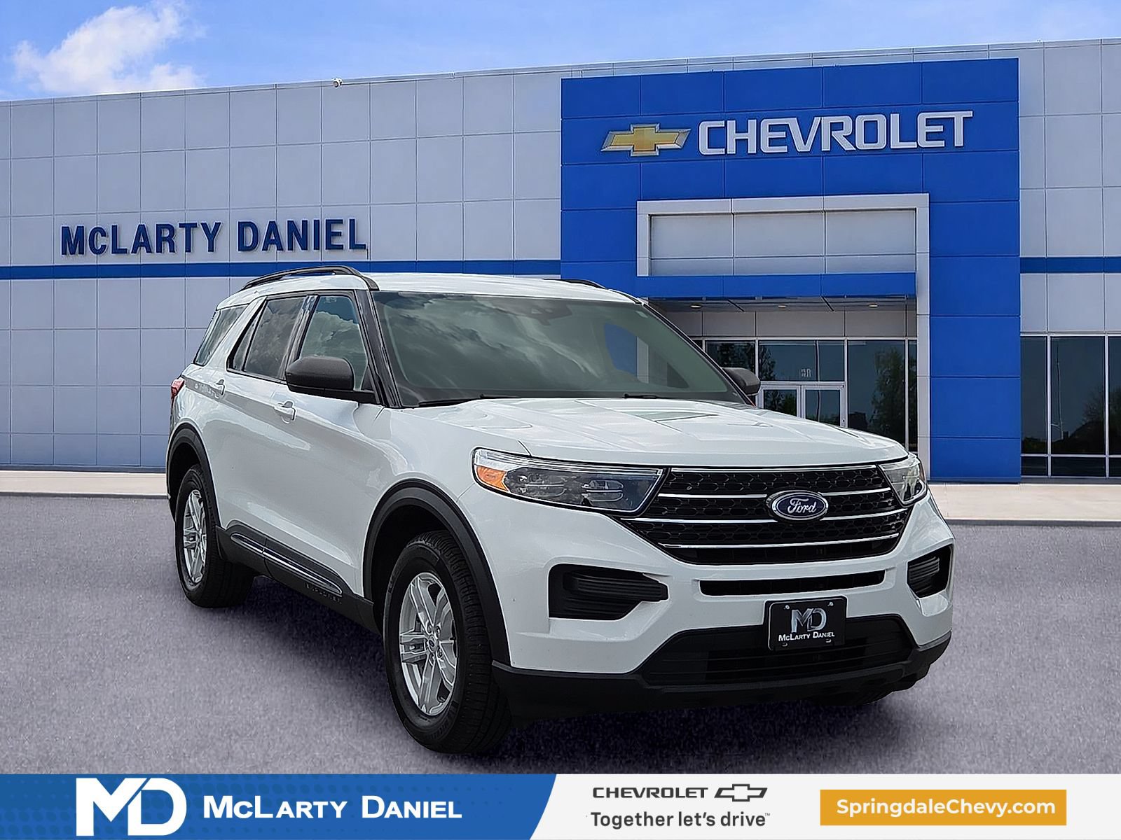 Used 2024 Ford Explorer XLT AWD/4WD image 1