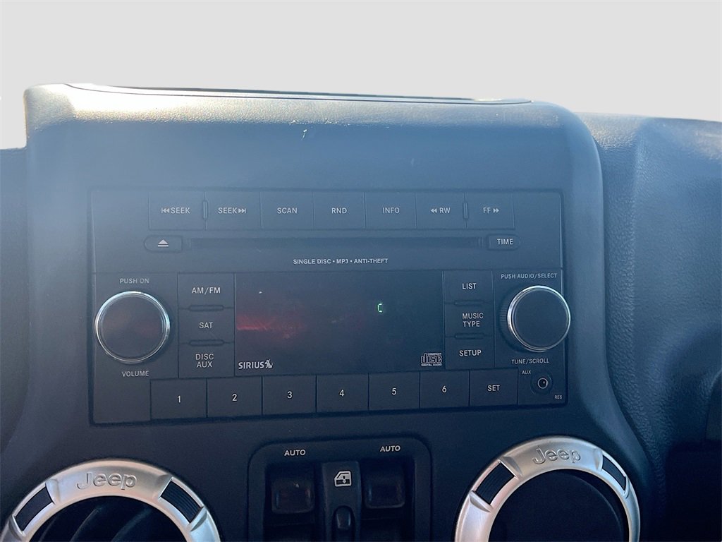 Used 2018 Jeep Wrangler Unlimited Sahara image 13