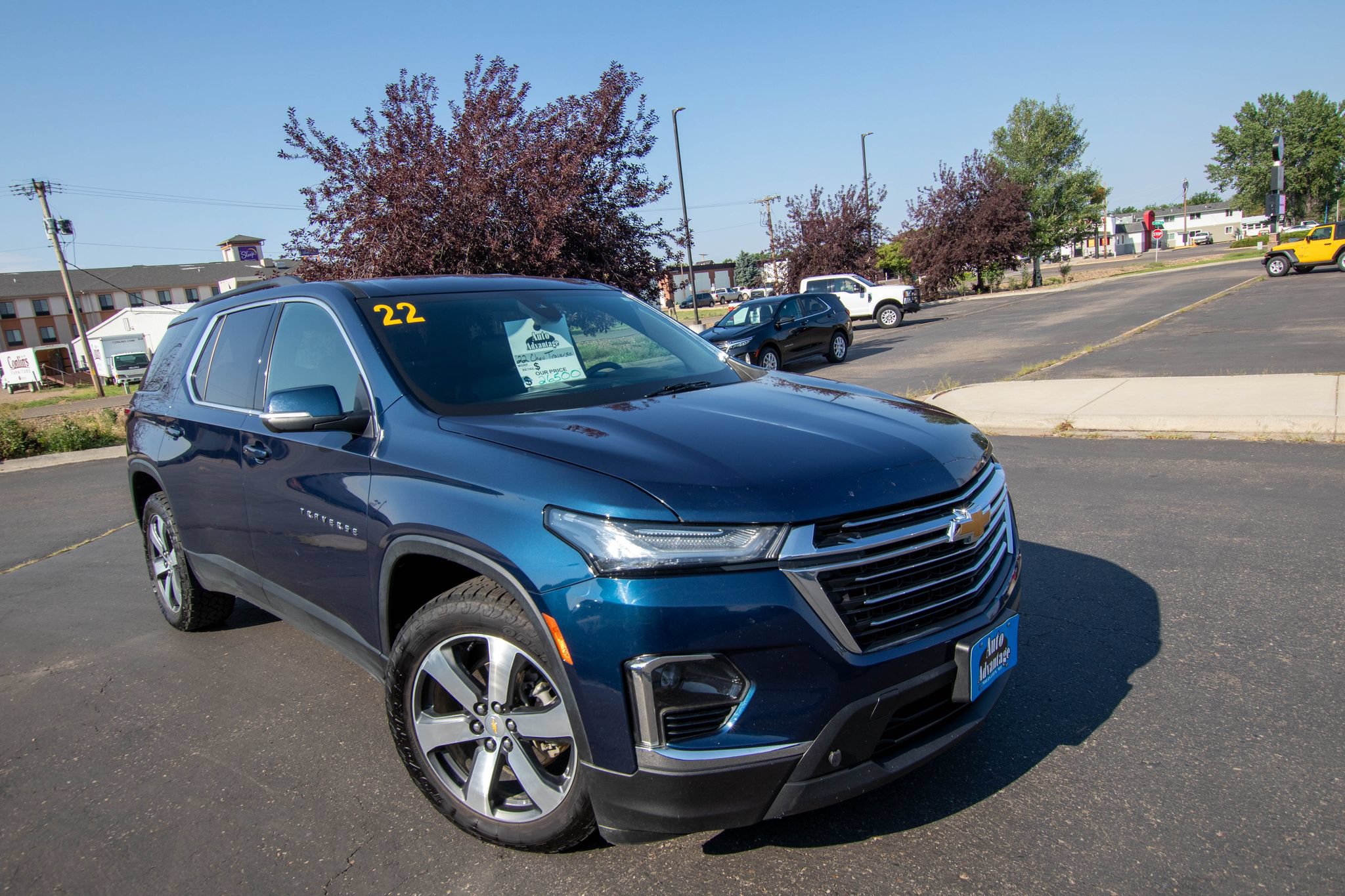 Used 2022 Chevrolet Traverse LT w/ LT Premium Package AWD/4WD image 5