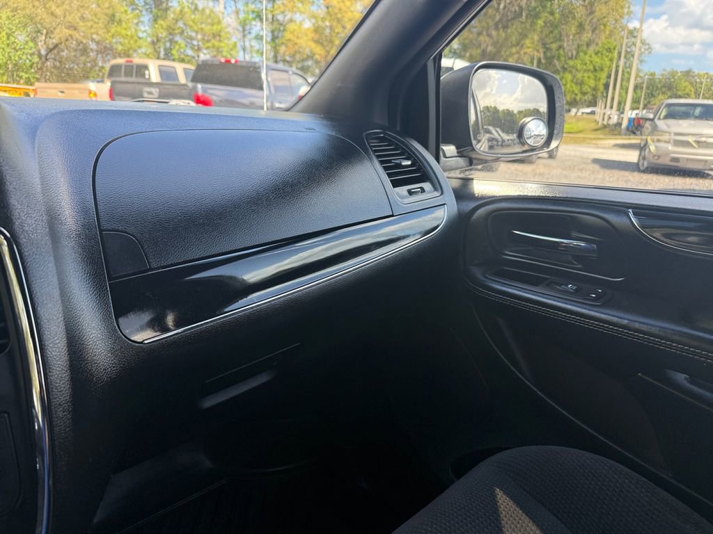 Used 2019 Dodge Grand Caravan SE image 23