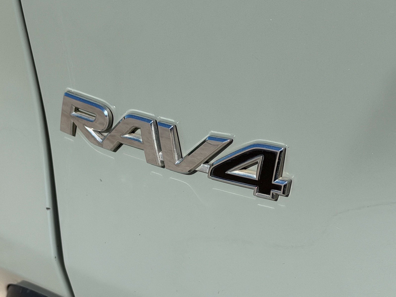 Used 2020 Toyota RAV4 XLE Premium FWD image 12