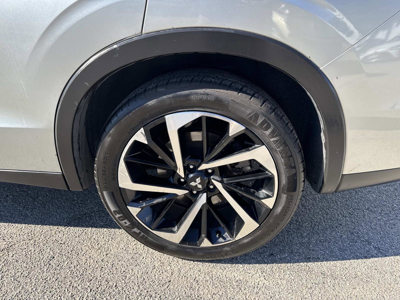 Used 2024 Mitsubishi Outlander FWD image 5