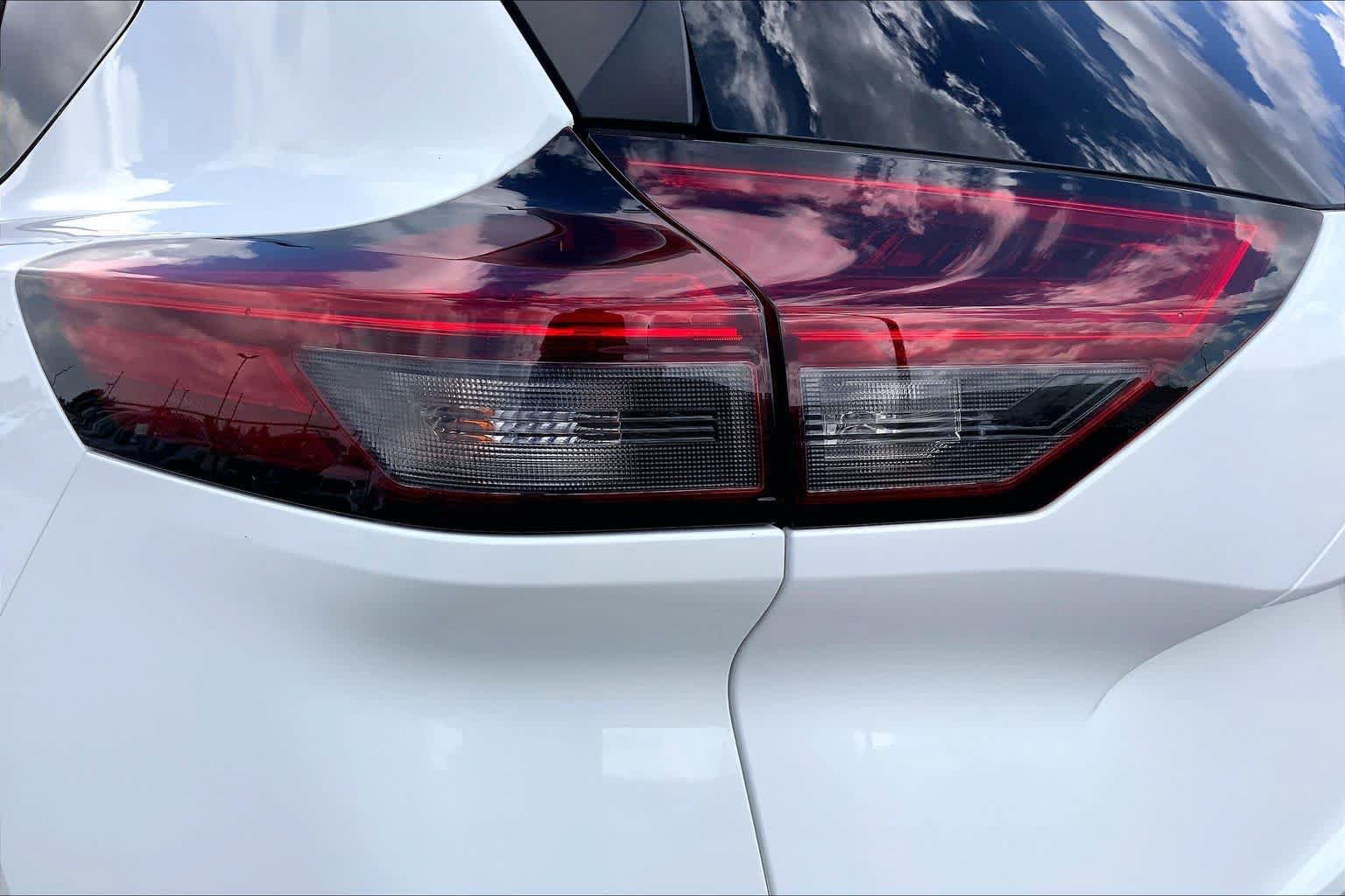 Used 2023 Nissan Rogue S FWD image 27