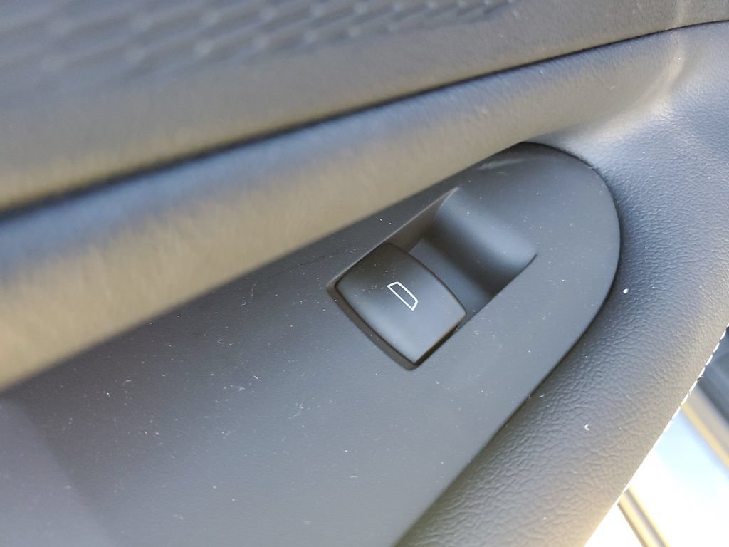 Used 2026 Chevrolet Blazer EV LT w/ Midnight/Sport Edition FWD image 15