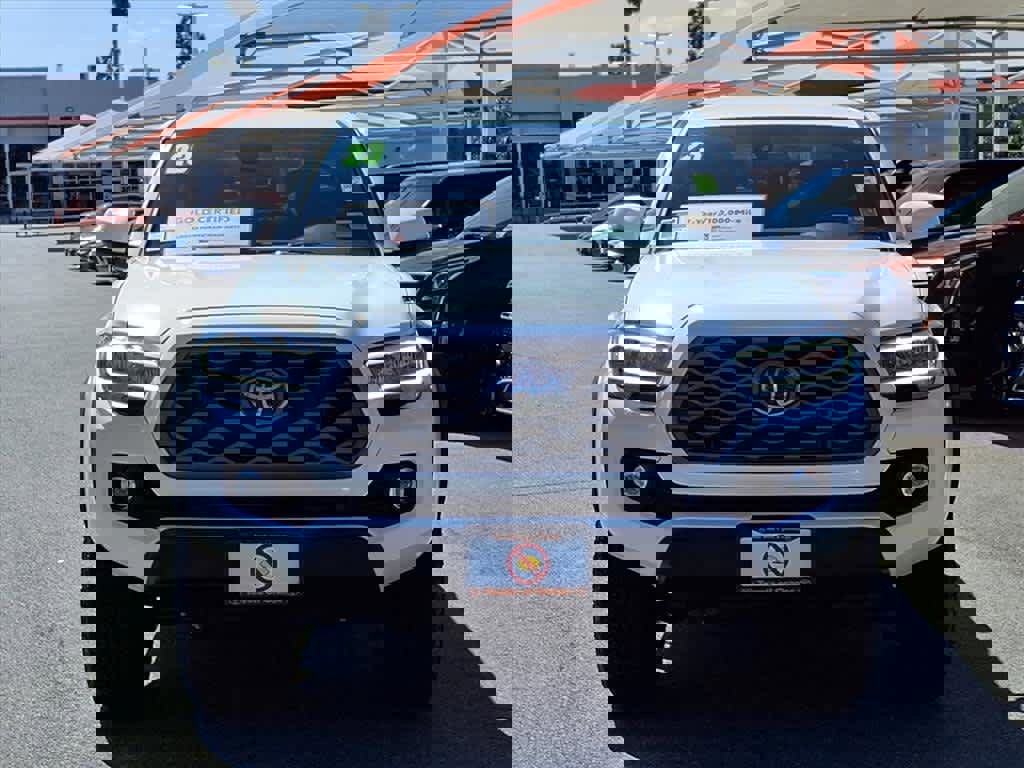 Certified 2023 Toyota Tacoma TRD Off-Road image 2