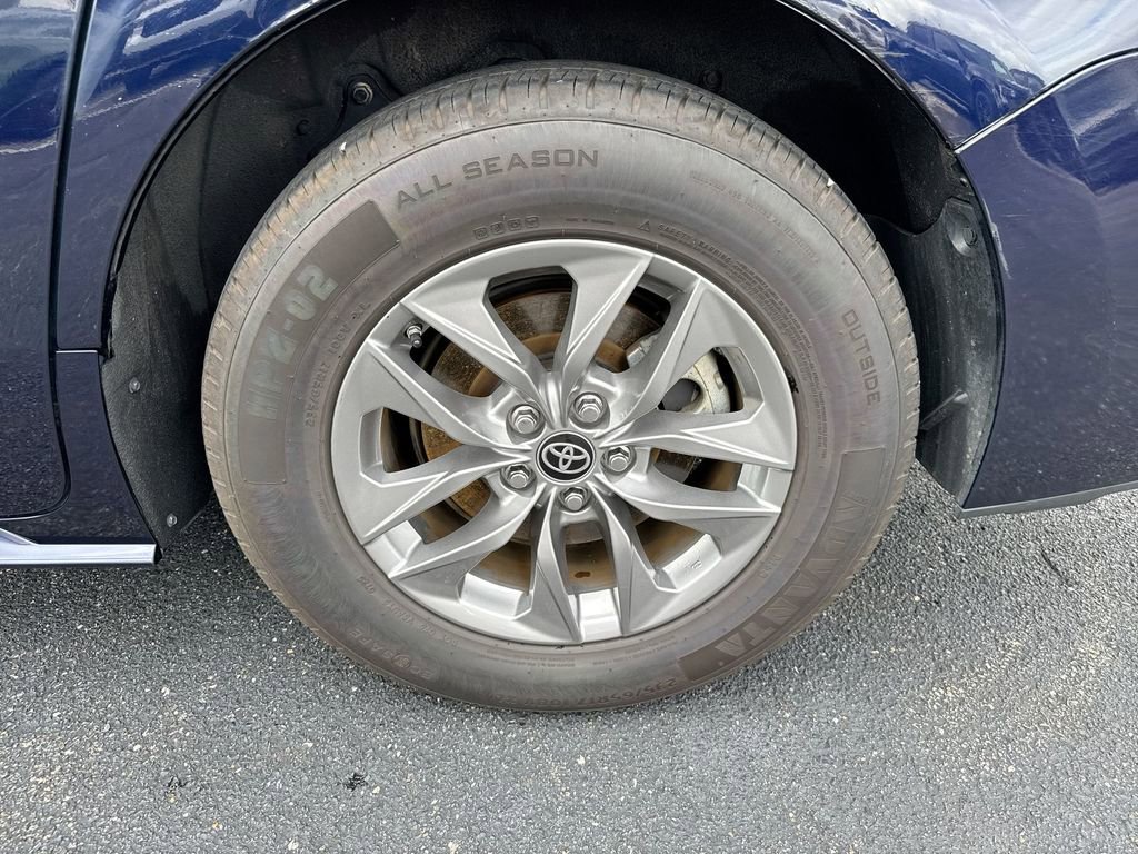 Used 2024 Toyota Sienna LE image 25