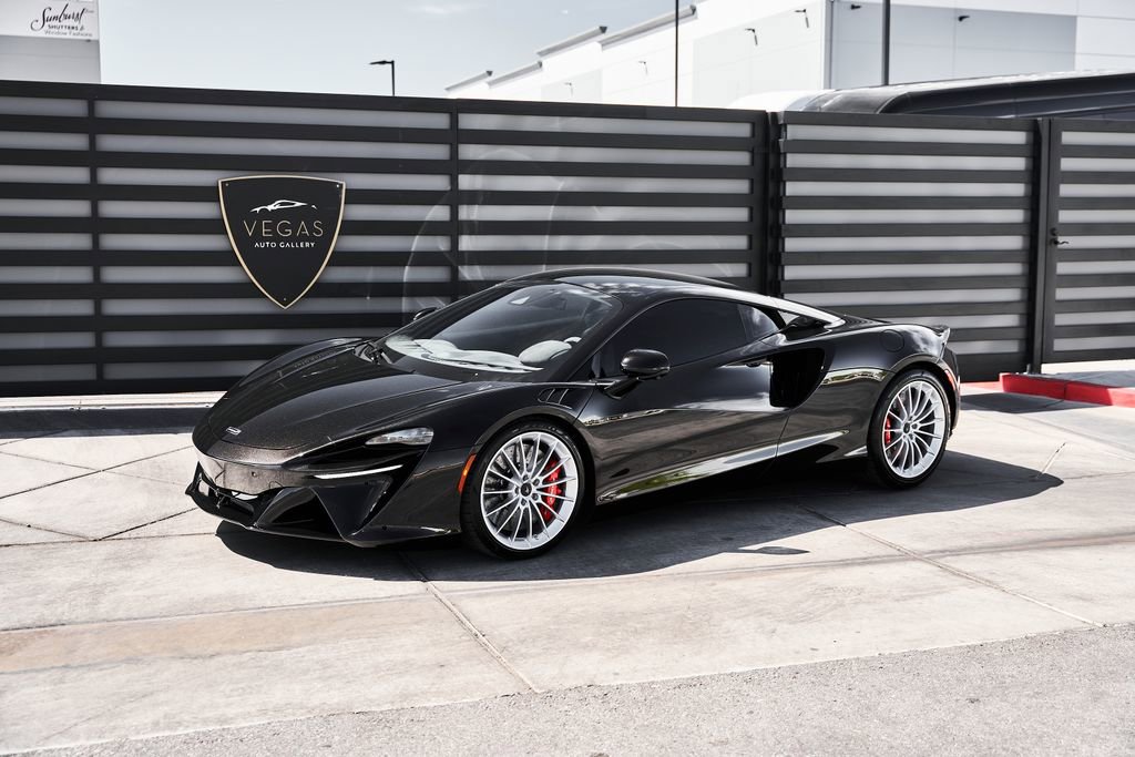 Used 2024 McLaren Artura RWD image 6