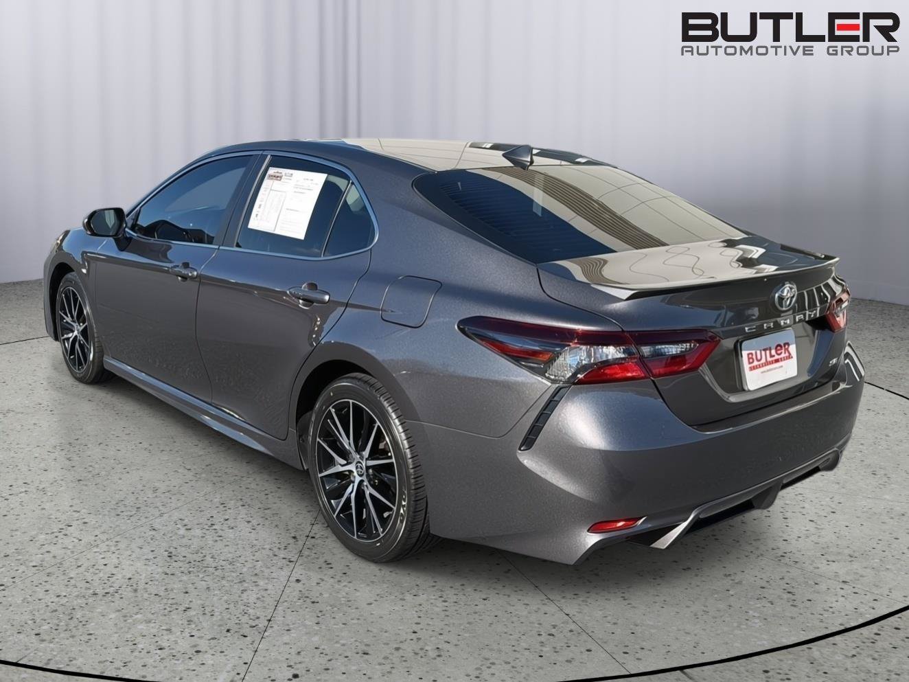 Used 2023 Toyota Camry SE FWD image 4