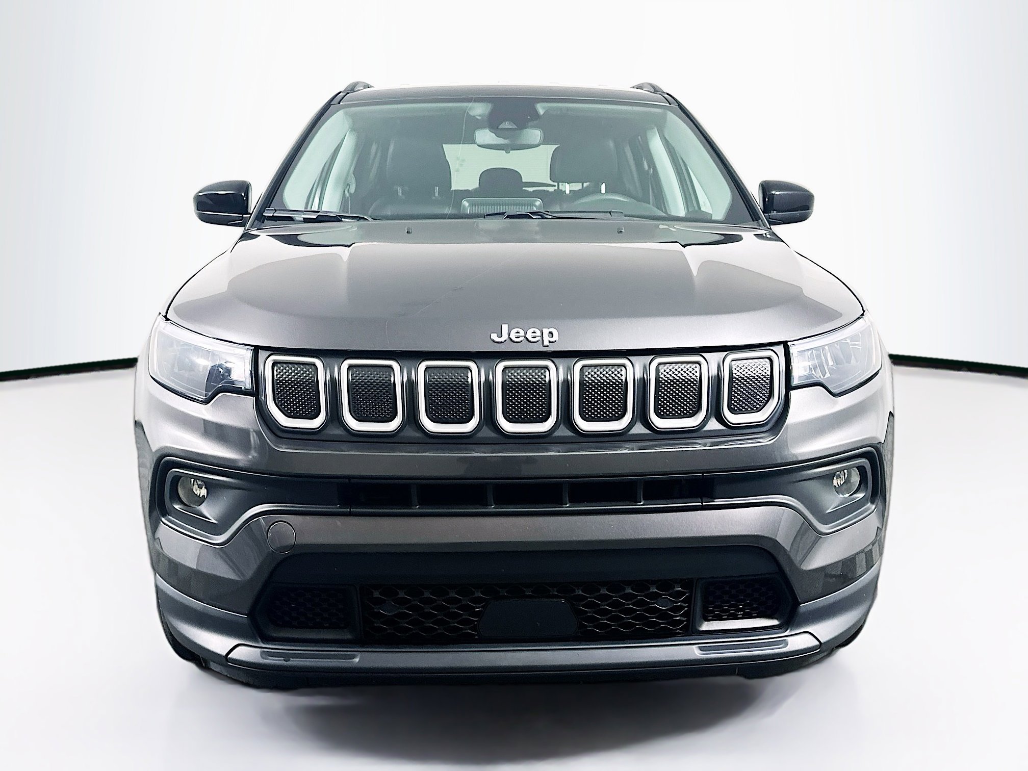 Used 2022 Jeep Compass Latitude image 2