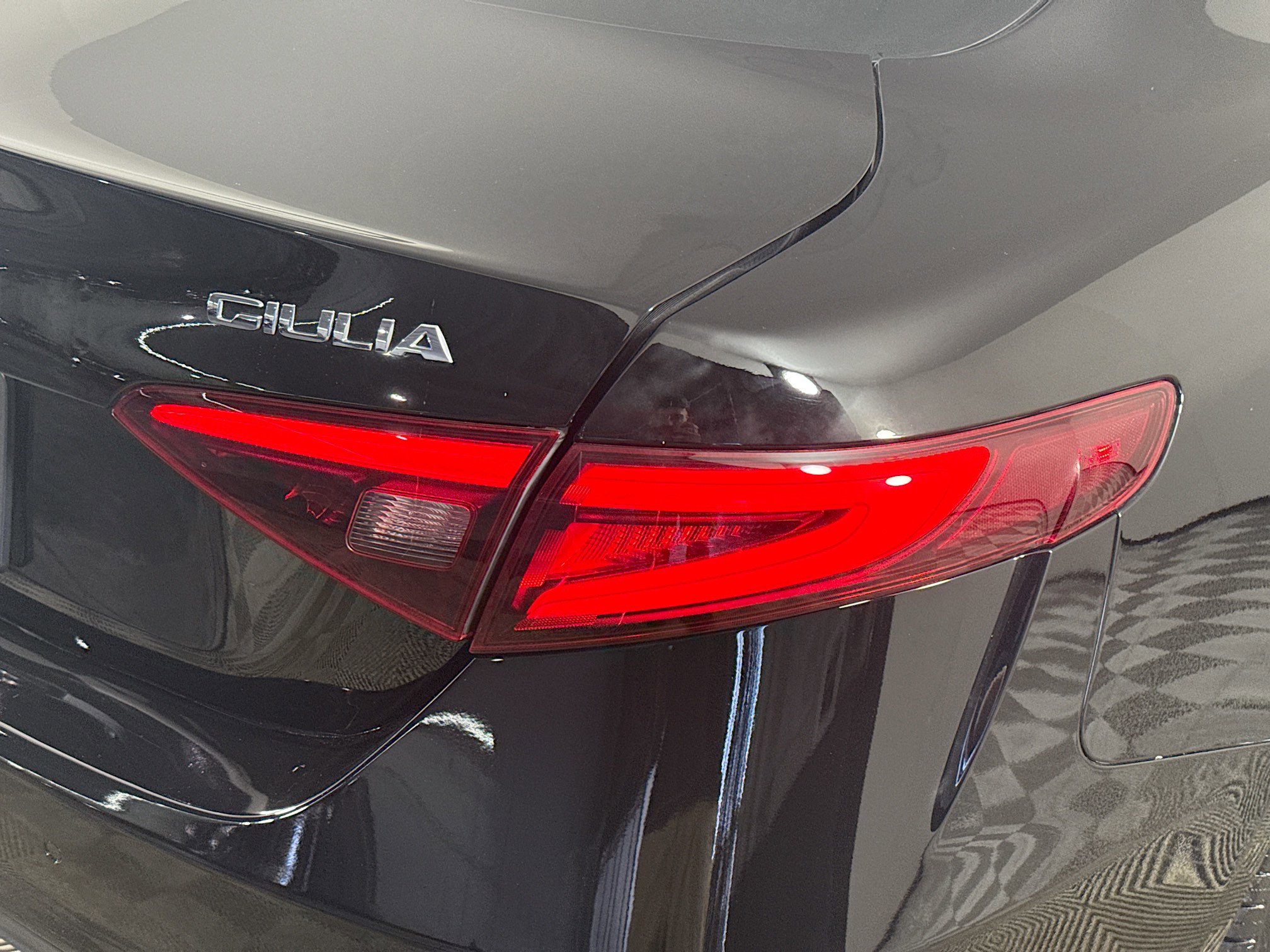 Used 2018 Alfa Romeo Giulia Ti w/ Quick Order Package 22Z Lusso image 34