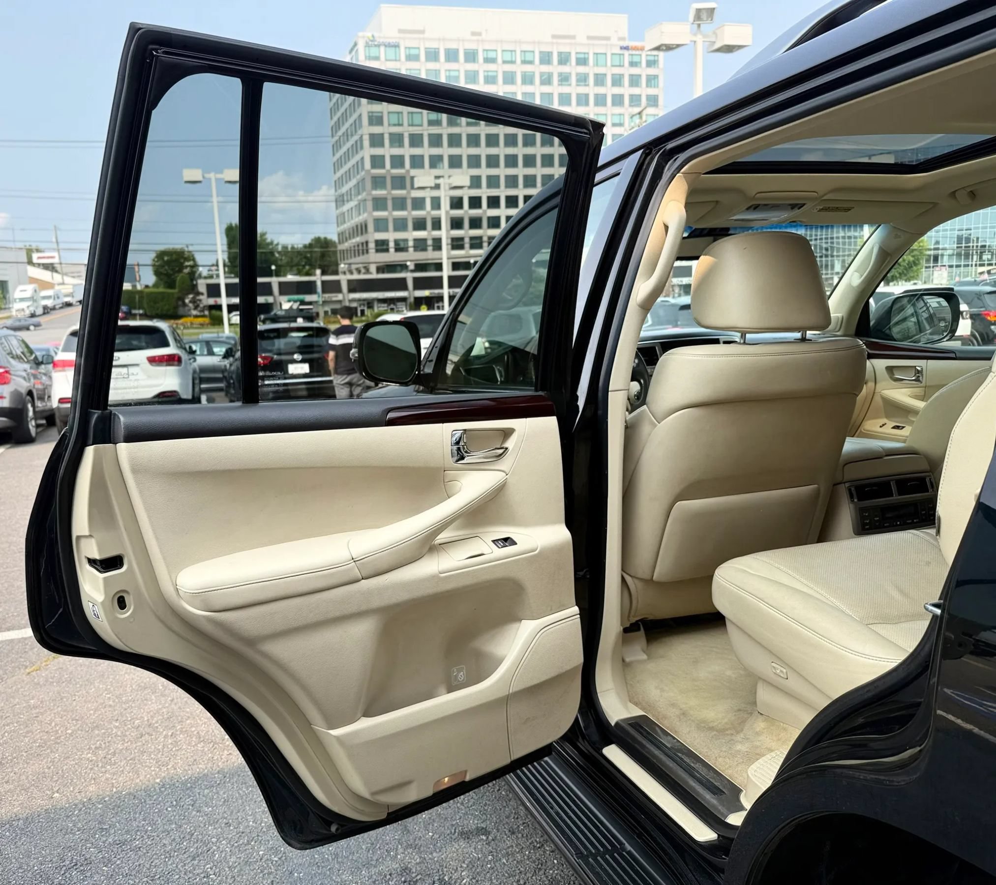 Used 2013 Lexus LX 570 4WD image 30