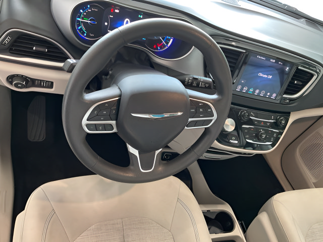 Used 2018 Chrysler Pacifica Touring Plus FWD image 11