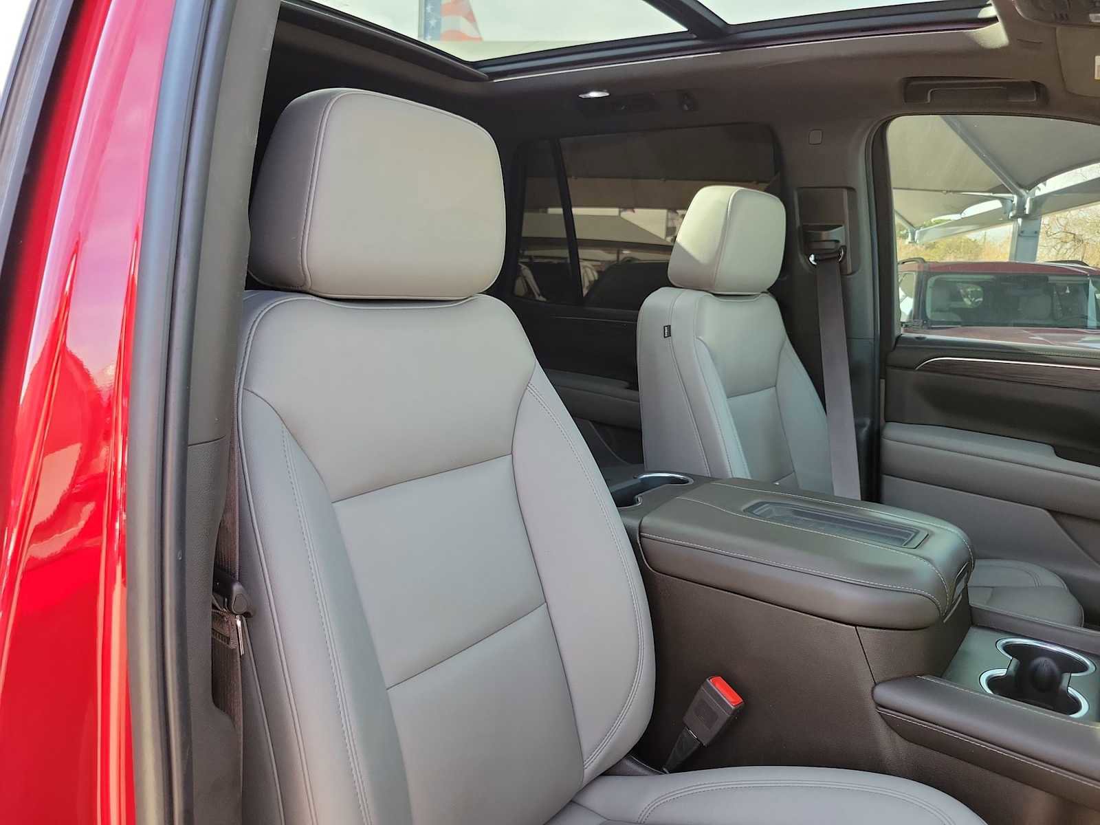 Used 2022 Chevrolet Tahoe Z71 w/ Luxury Package image 14