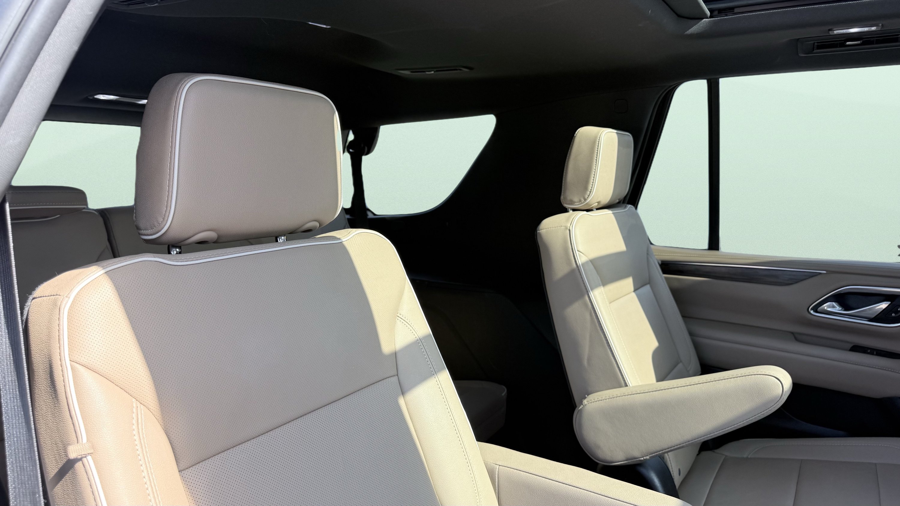 Used 2023 Chevrolet Tahoe Premier w/ Premium Package RWD image 43