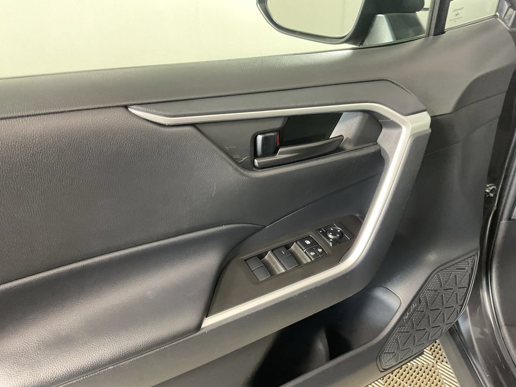 Used 2023 Toyota RAV4 LE AWD/4WD image 16