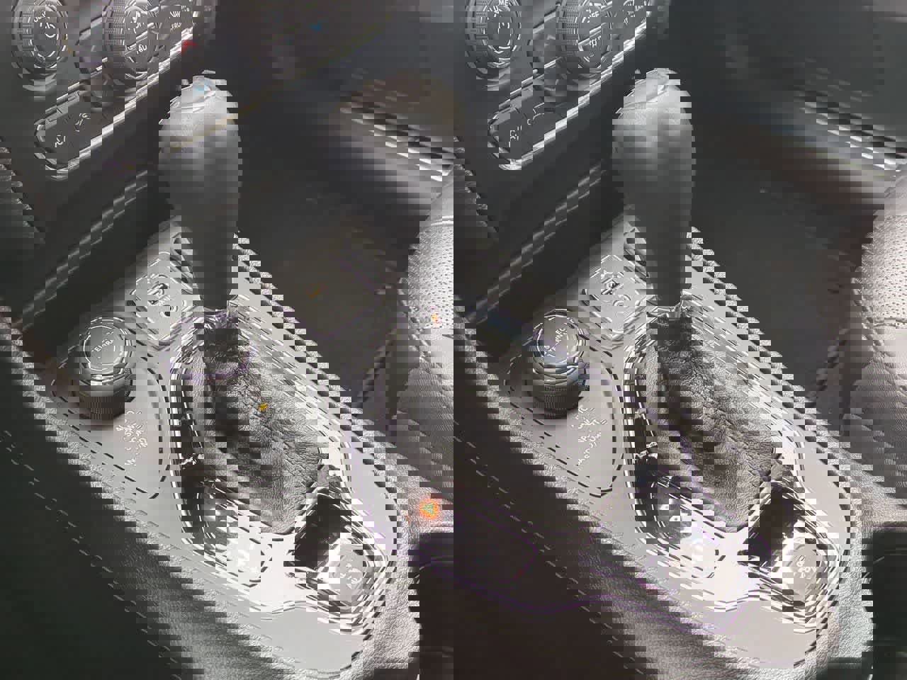 Used 2021 Jeep Cherokee Limited image 31