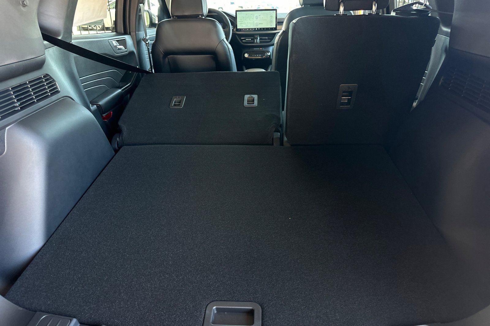 New 2025 Ford Escape SE image 12