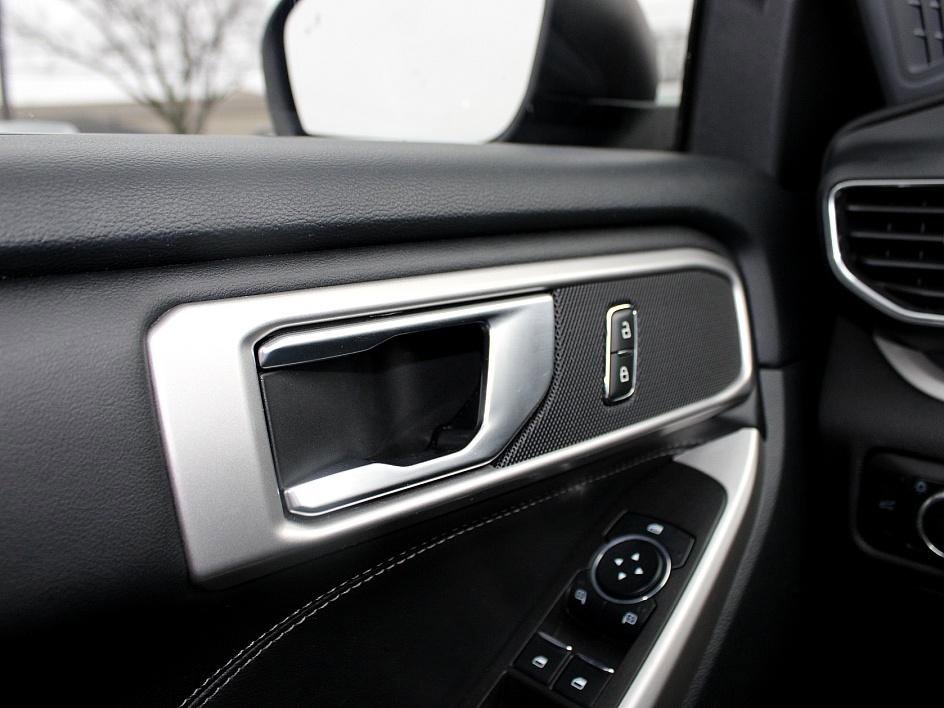 Used 2023 Ford Explorer XLT w/ Equipment Group 202A image 22