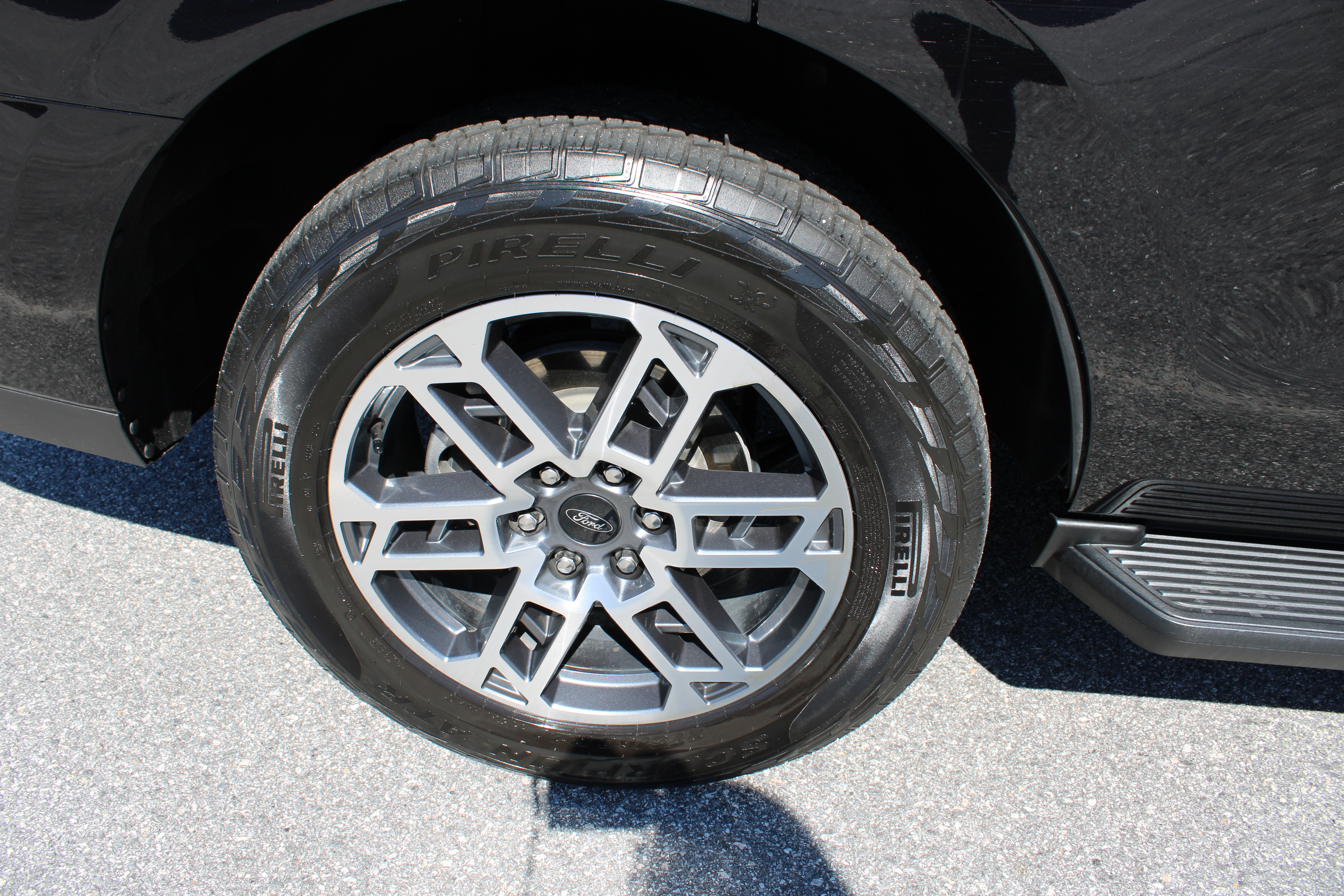 Used 2025 Ford Expedition Active AWD/4WD image 12