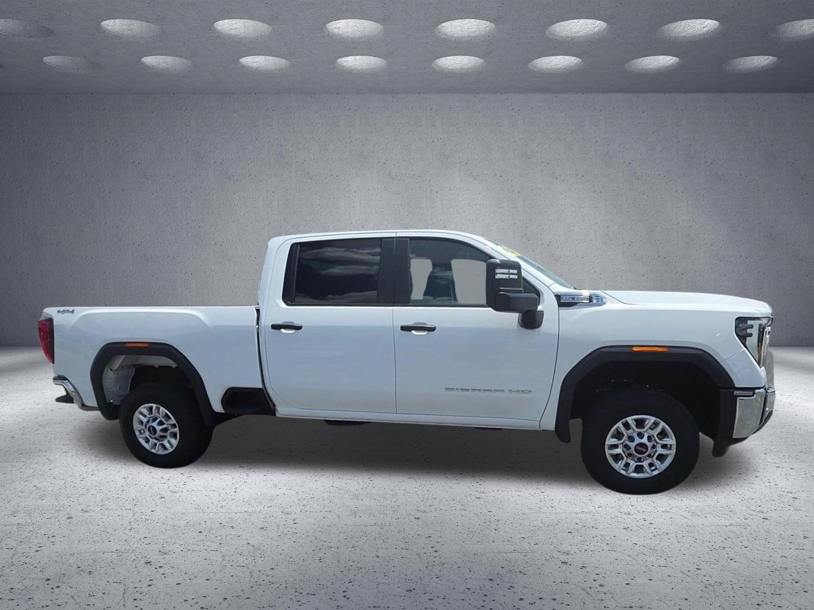 Used 2025 GMC Sierra 2500 Pro w/ 1SA Pro Safety Plus Package AWD/4WD image 8