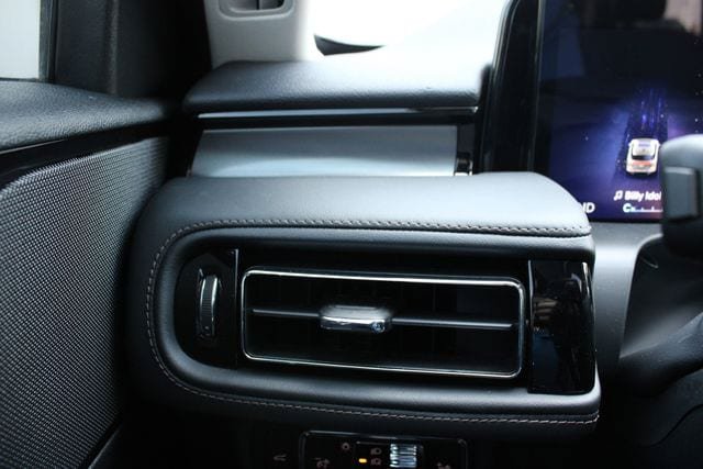 New 2026 Lincoln Aviator AWD image 37