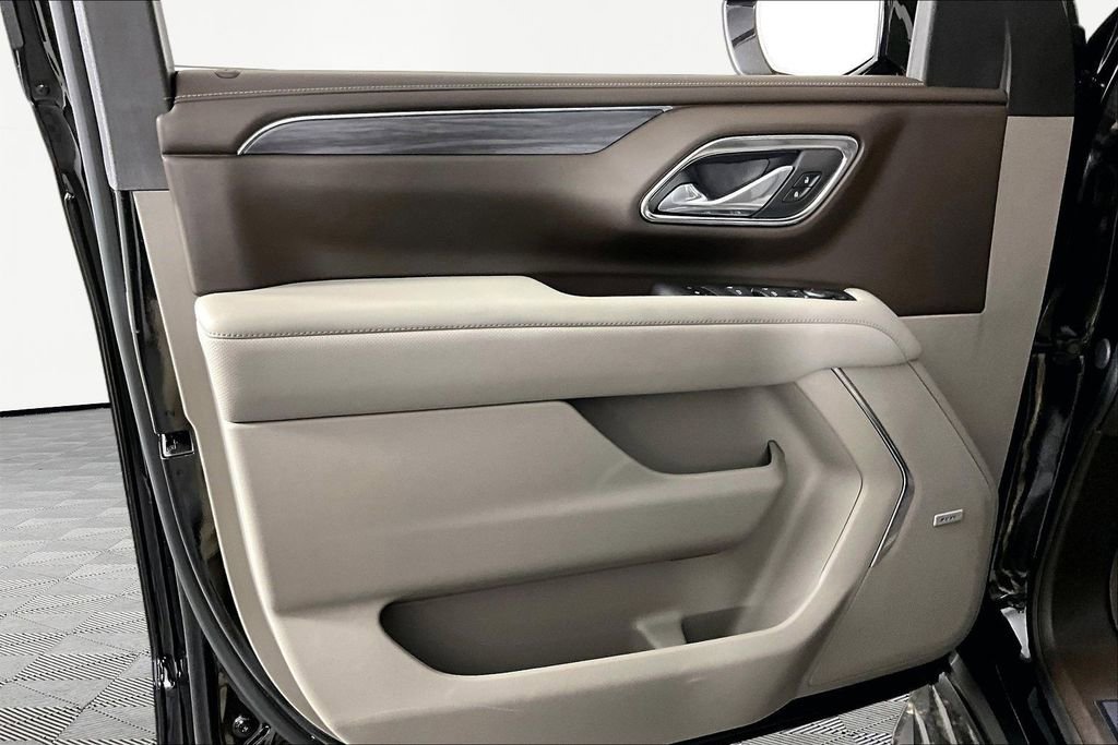 Used 2024 GMC Yukon SLT w/ SLT Luxury Package RWD image 19