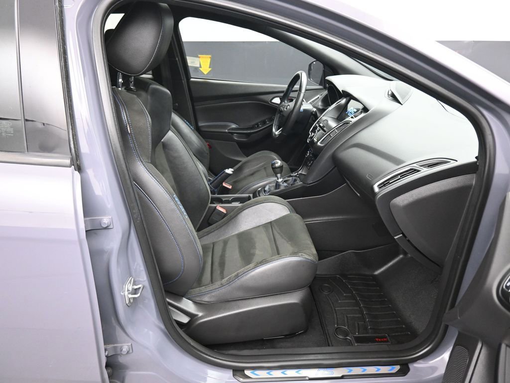 Used 2017 Ford Focus RS image 40