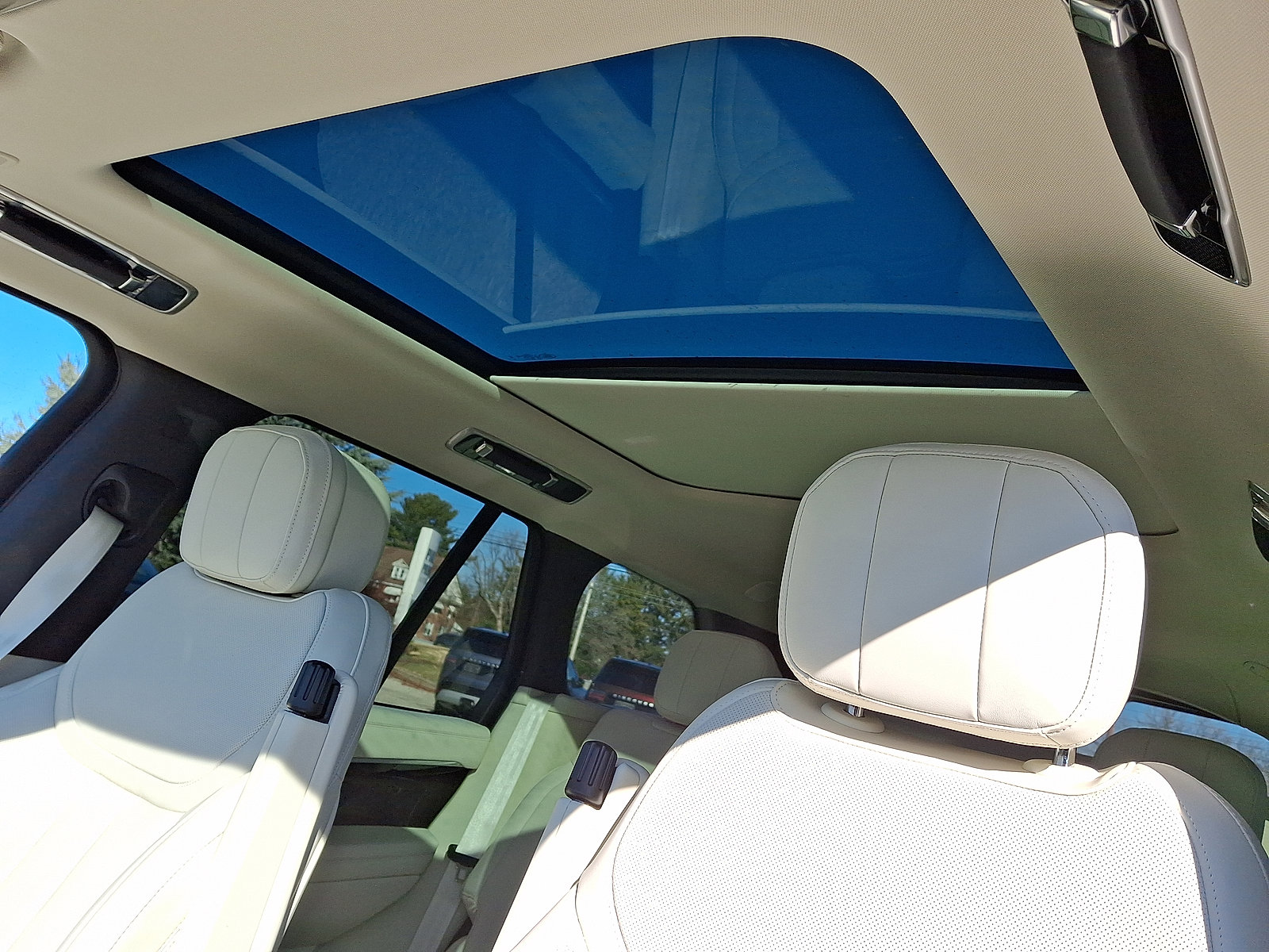 New 2026 Land Rover Range Rover SE image 11