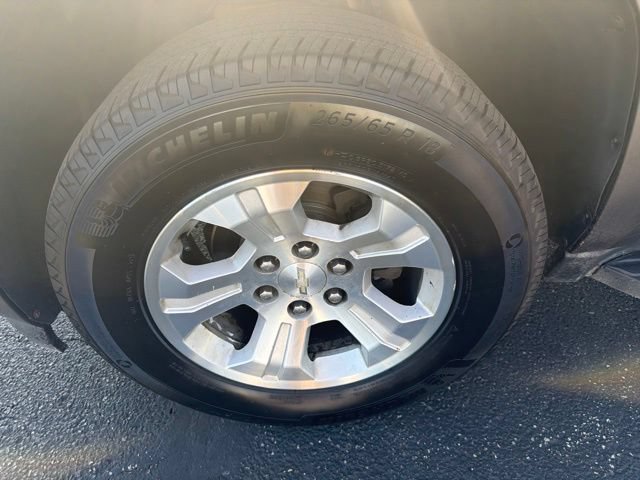 Used 2014 Chevrolet Suburban LT RWD image 26