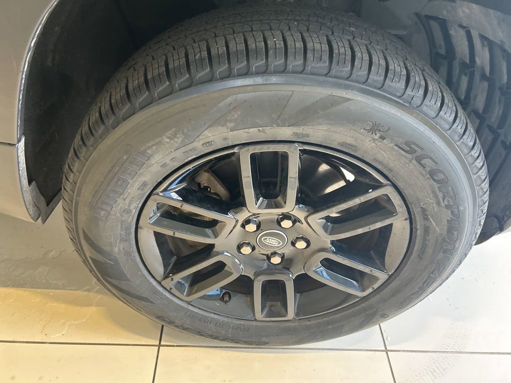 Used 2025 Land Rover Defender 110 S image 23