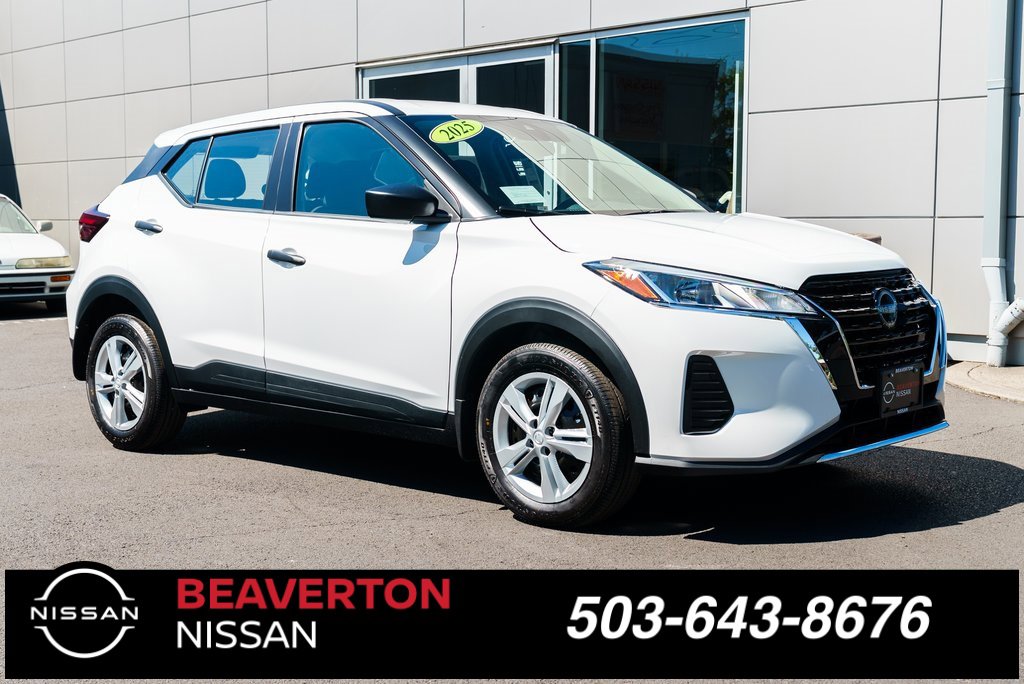 New 2025 Nissan Kicks Play S