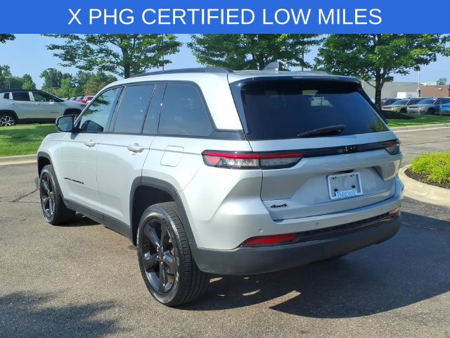 Used 2023 Jeep Grand Cherokee Altitude AWD/4WD image 6