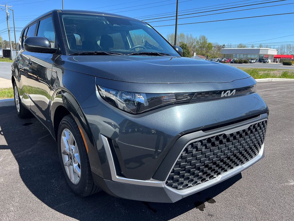 Used 2025 Kia Soul LX w/ LX Technology Package image 7