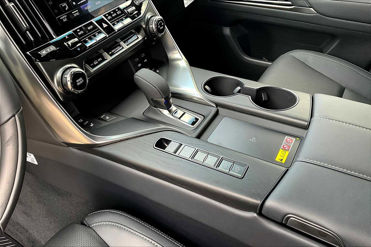 New 2025 Lexus LX 700h Luxury image 7