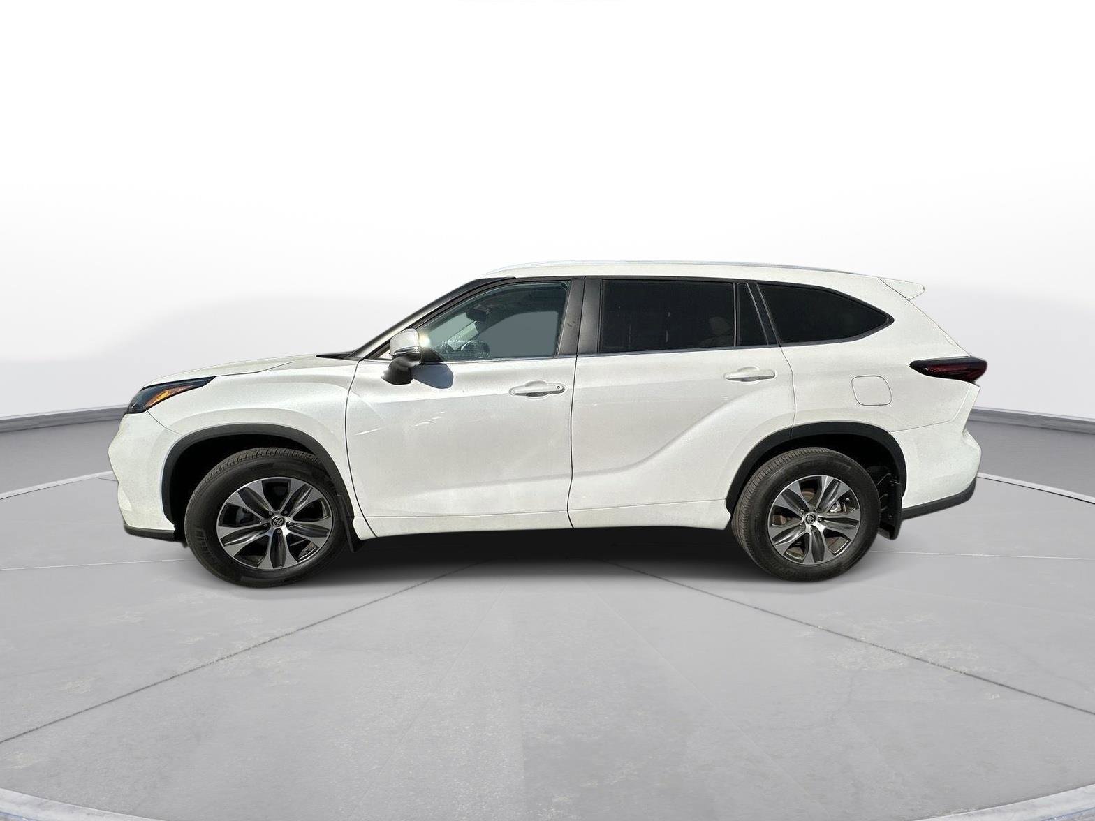 Used 2024 Toyota Highlander XLE image 9